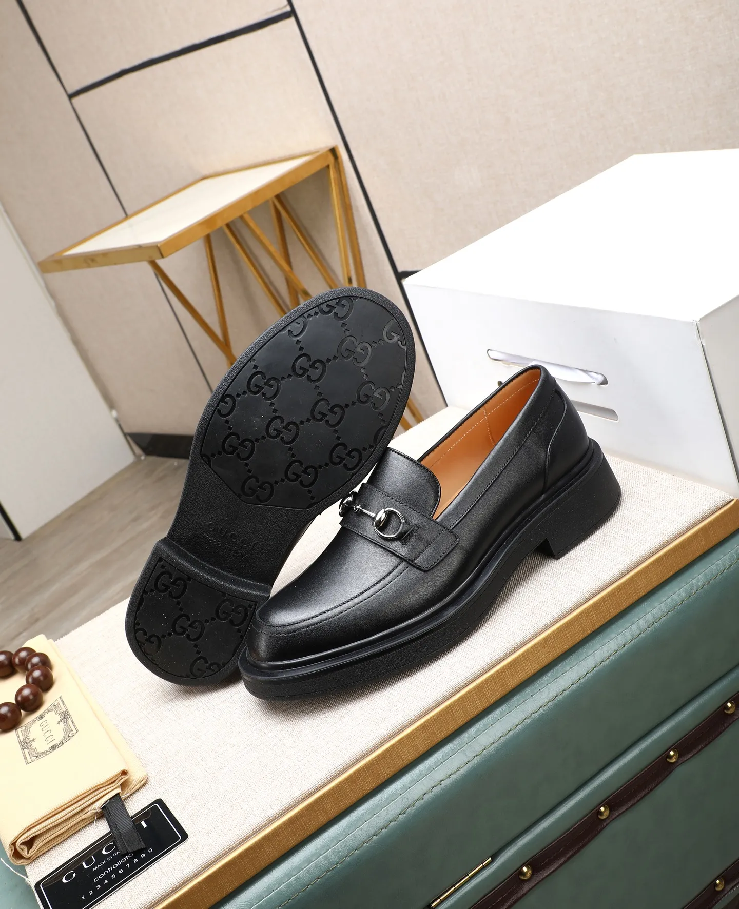 Men's shoes 💰520 (high-end, all cowhide) GUCCI high-end formal leather shoes, original imported fabrics from Italy, cowhide lining, original hardware. I believe you will be struck by it from the first moment you see it. The avant-garde atmosphere can no longer fully interpret its elegance. AAA grade rubber outsole, super comfortable. The original counter last guarantees its original version and quality. The simple upper ensures its comfort and breathability. A pair of truly good shoes has its own unique soul, famous quality, regular size 38-44 (45 customized)